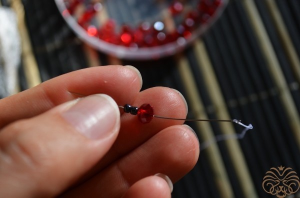 Гранатовый браслет-жгут