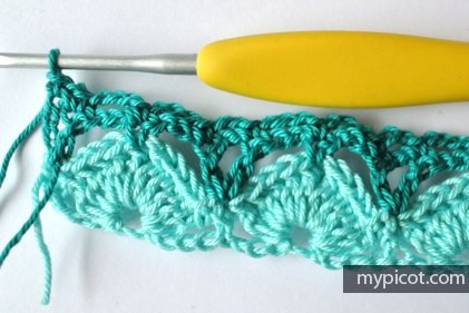 Яркий геометрический узор крючком