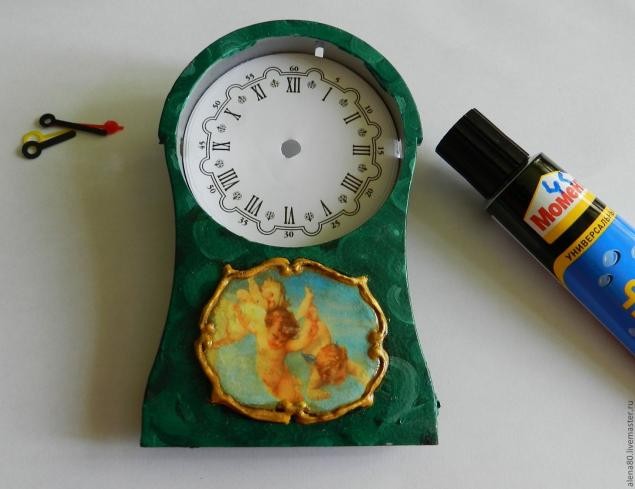 Антикварные часы "Ангельская рапсодия" с имитацией малахита