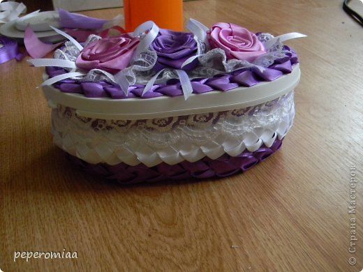 Шкатулка, украшенная лентами