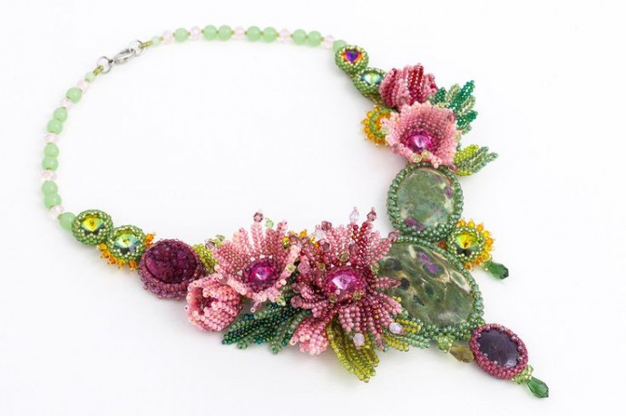 ​Идеи создания прекрасных ожерелий из бисера с объёмными цветами