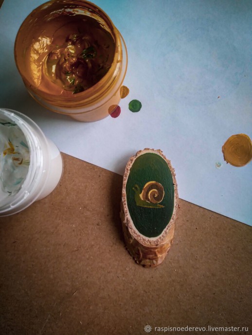 Расписная брошь-улитка