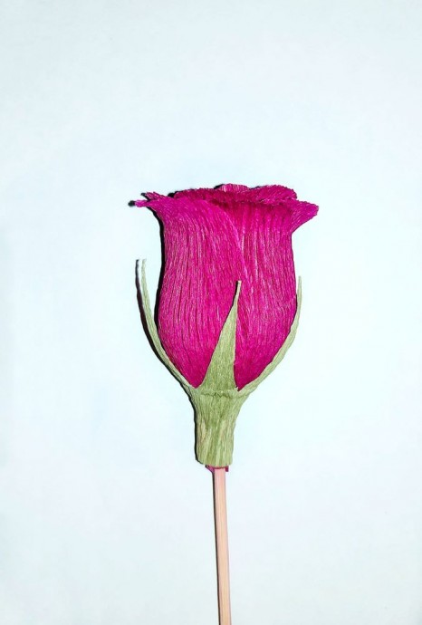 Роза из гофрированной бумаги