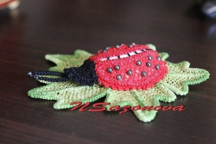 Кружево на коклюшках: Божья коровка
