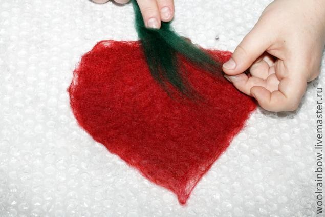 Валяем брошь-цветок Валяем брошь-цветок