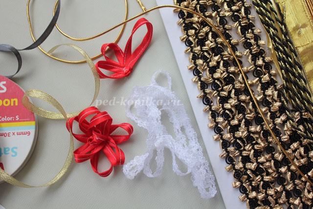 Дама в роскошном наряде