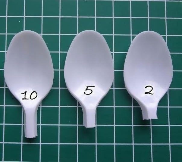 Роза из плacтиковых ложек