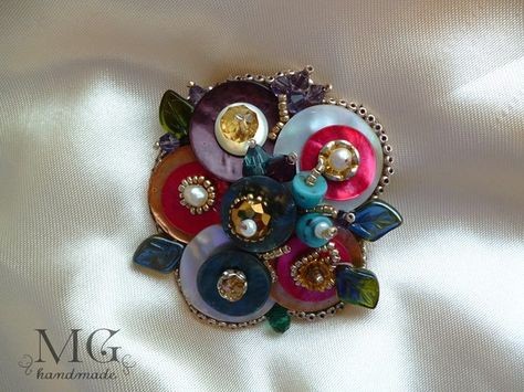 ​Броши из пуговиц