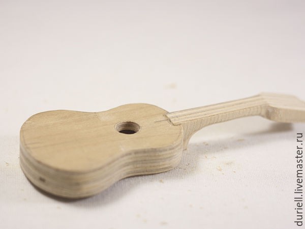 Мастерим миниатюрную гитару "Ретро" для куклы: часть 2