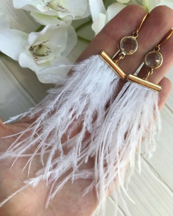 Серьги из перьев