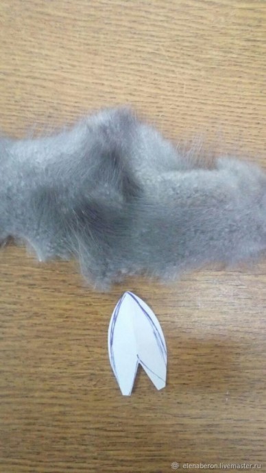 Украшаем варежки мехом норки и бусинами