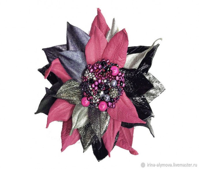 ​Делаем брошь-цветок из кожи: часть 1