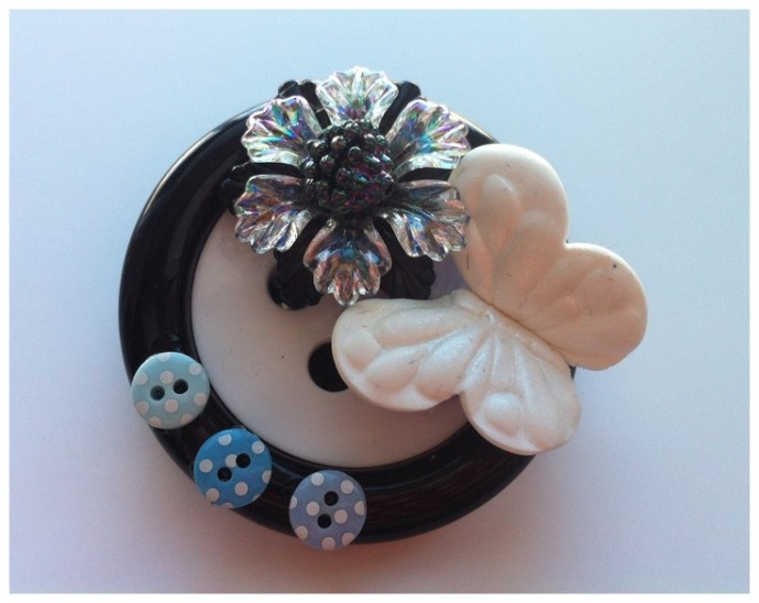 ​Броши из пуговиц