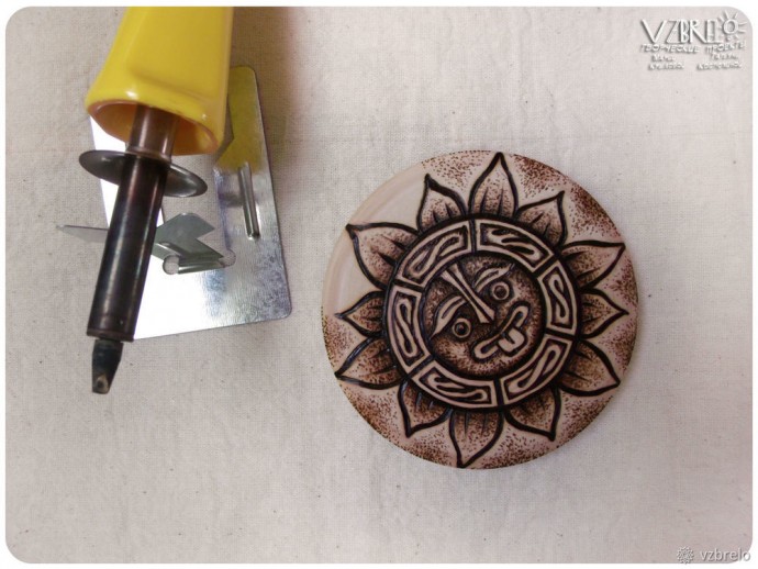 ​Выжигаем по дереву: этнические мотивы на шкатулке