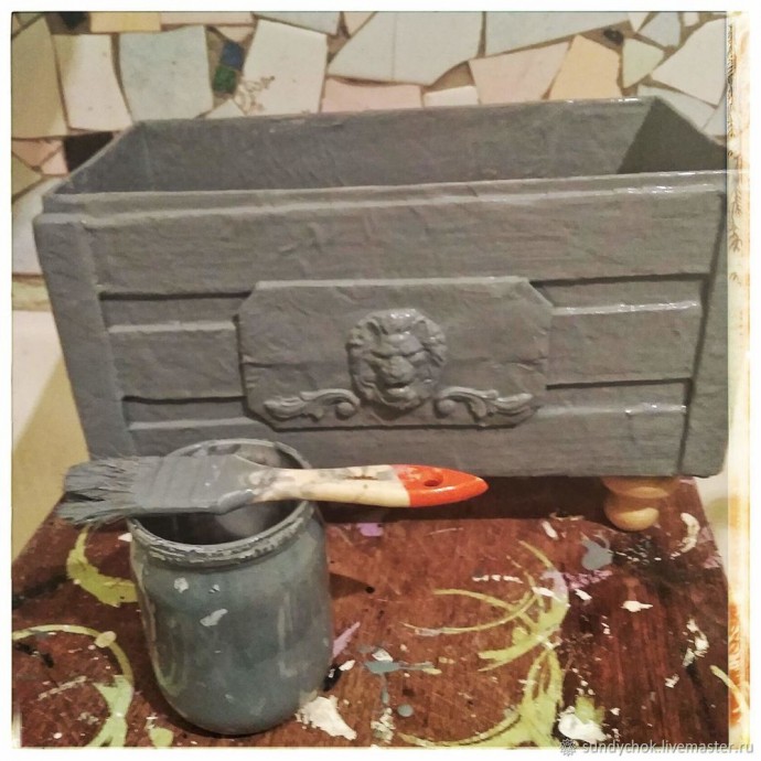 ​Ящик со львом в технике папье-маше: часть 3