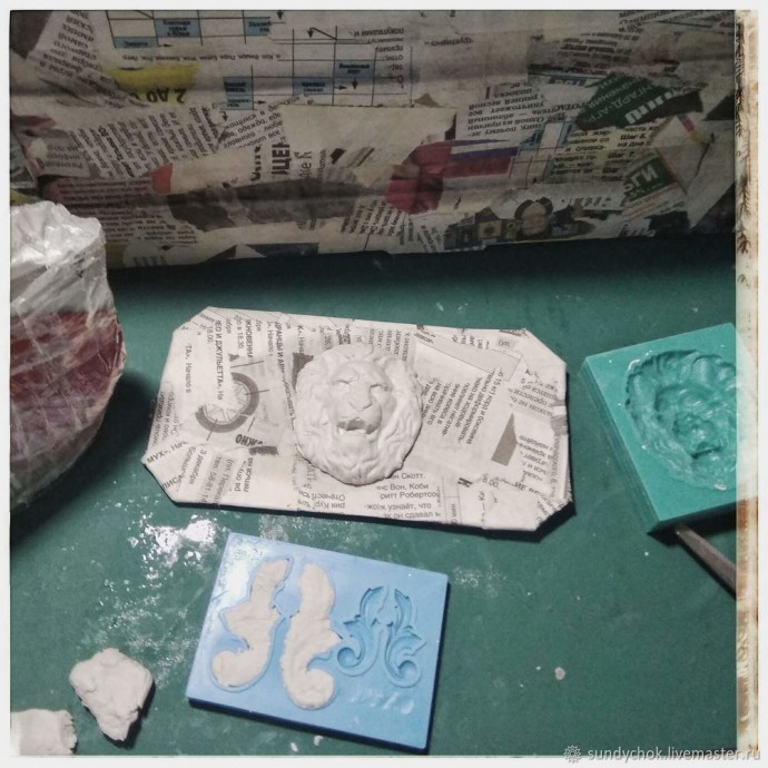 ​Ящик со львом в технике папье-маше: часть 3