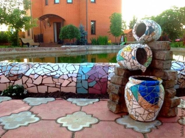 Роспись в стиле Гауди: декор паркового фонтанчика