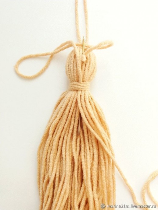 Делаем кисть из пряжи Делаем кисть из пряжи