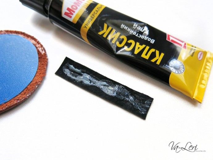 ​Изготавливаем кожаный брелок с объемным четырехлистником на удачу: часть 1