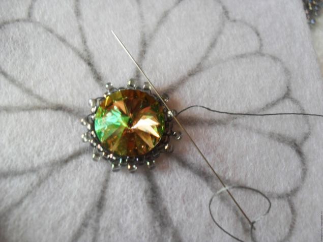 Мастер-класс по созданию вышитой бисером броши "Нео-цветок": часть 2