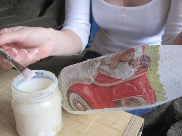 Декорирование романтичной бутылки в технике декупаж: часть  2