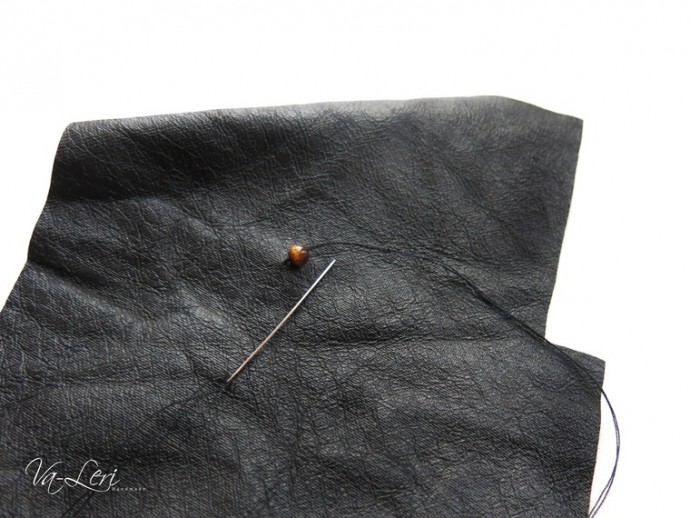 ​Изготавливаем кожаный брелок с объемным четырехлистником на удачу: часть 2