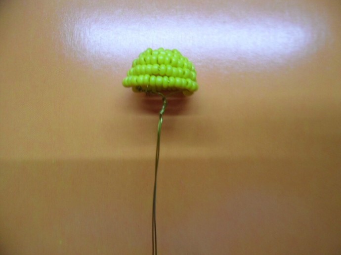 Ромашки из бисера