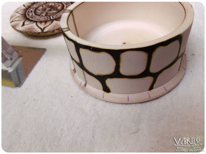 ​Выжигаем по дереву: этнические мотивы на шкатулке