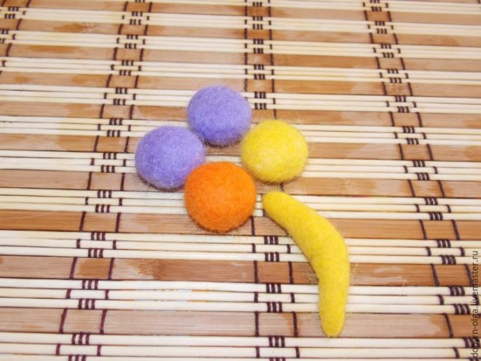 Позитивный пёс Шарик, выполненный в технике сухого и мокрого валяния: часть 2