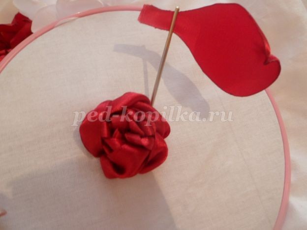 ​Пионы из атласных лент: часть 1