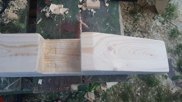 ​Самодельные деревянные качели в стиле перголы