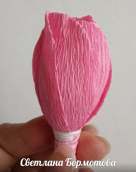 Розы из гофрированной бумаги