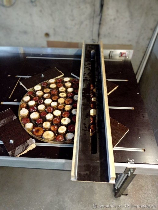 Изготовление столешницы из эпоксидной смолы и спилов: часть 2