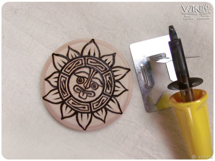 ​Выжигаем по дереву: этнические мотивы на шкатулке