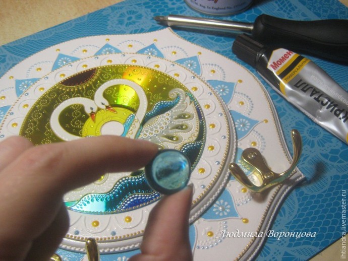 Создаём подарок на свадьбу — ключницу "Лебединая верность": часть 3