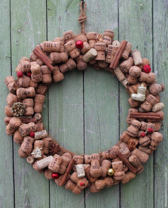 Делаем новогодний эко-венок из пробок