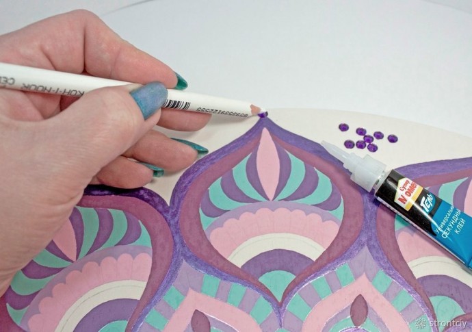 ​Расписываем интерьерные часы в смешанной технике: часть 5