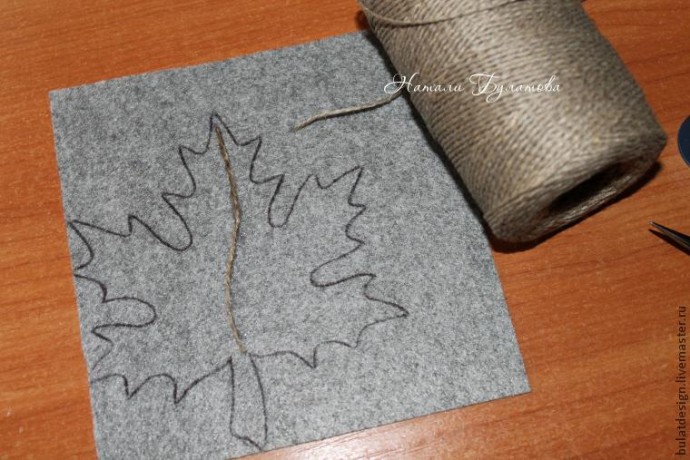 Листья желтые по городу кружатся