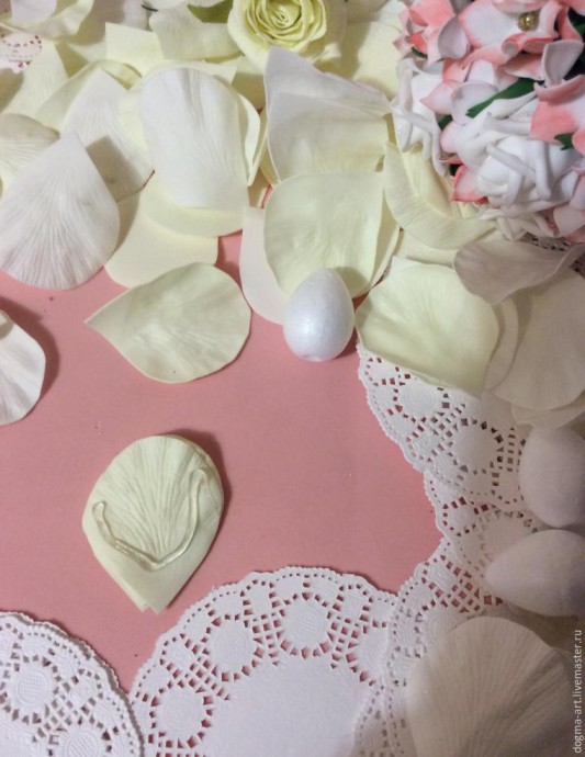 Создаем закрытые розы из фоамирана для свадебного букета: часть 1