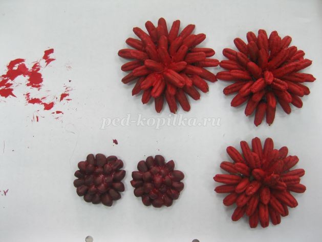 Цветы из косточек фиников и кедровых орехов: часть 2