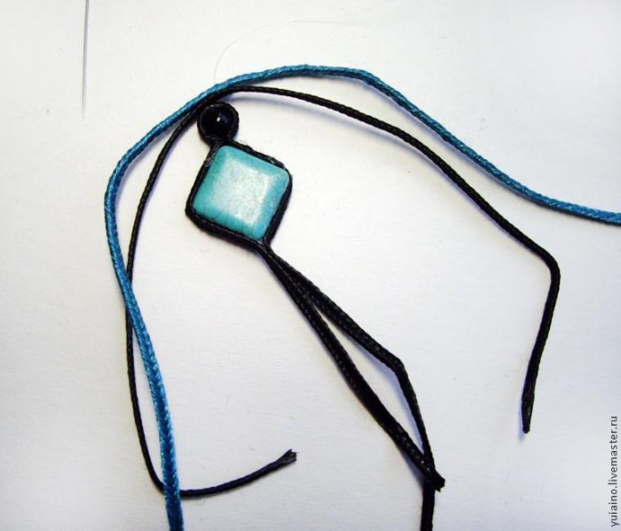 Серьги в технике сутажной вышивки Серьги в технике сутажной вышивки