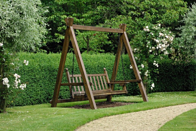 ​Дачные качели: виды, установка, меры предосторожности