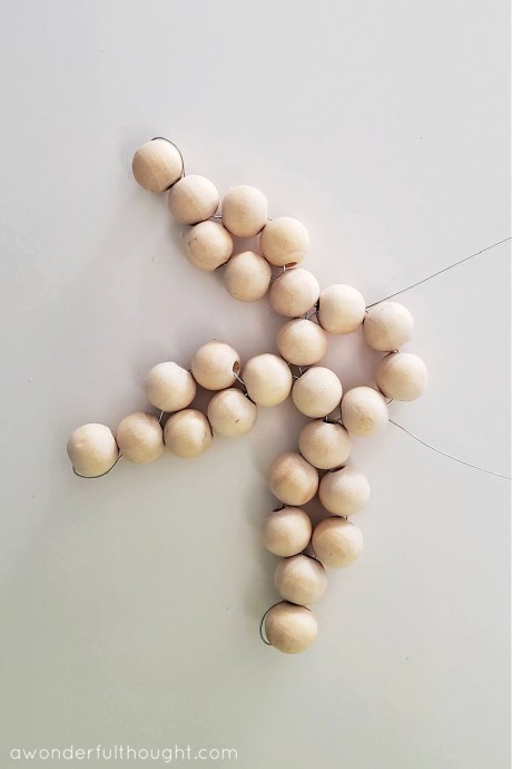 Снежинки из бусин