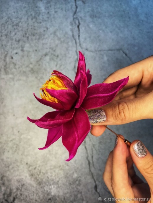 ​Как сделать брошку-пин "Лотос": часть 3