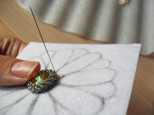 Мастер-класс по созданию вышитой бисером броши "Нео-цветок": часть 3