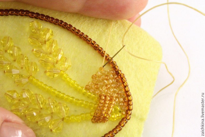 ​Вышиваем бисером брошь "Колоски": часть 2