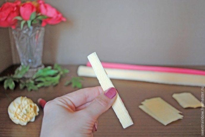 Создаем пионовидные цветы и бутоны для букета из конфет: часть 2