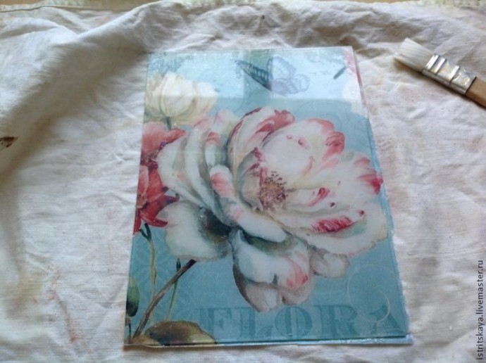 ​Создаем старинный зеркальный витраж: вживляем в стекло и работаем с поталью в хлопьях: часть 1