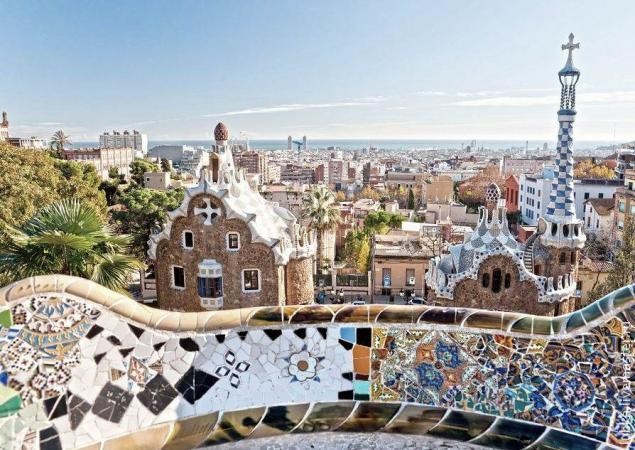 Роспись в стиле Гауди: декор паркового фонтанчика