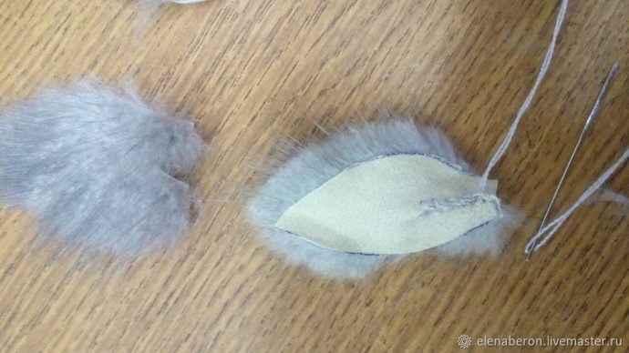 Украшаем варежки мехом норки и бусинами